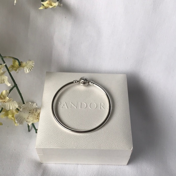 Pandora Limited edition Ribbon Bow Bangle - Picture 1 of 3